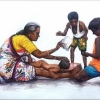 L'Inde en dessins 3 Maman massant son bébé