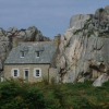 La maison entre les rochers