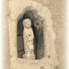 Statue dans le mur