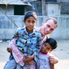 Calin avec les enfants de Calcuta