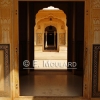 Enfilade de portes dans le palais Narhargarh