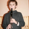 je m'entraîne...à jouer de la clarinette.