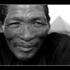 Chasseur de la tribu des San, en Namibie