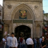 Une des entrées du Grand Bazar